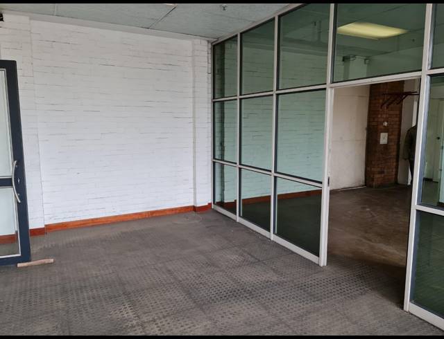 1,554M² WAREHOUSE TO LET IN BENROSE